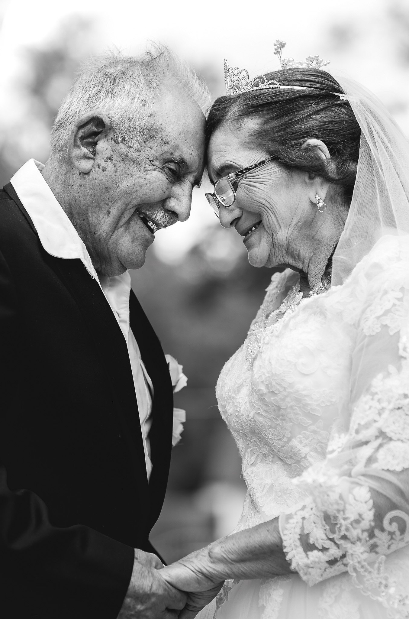 Pareja celebrando un momento íntimo